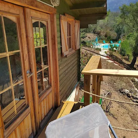 Small Chalet Serriera (Corsica)