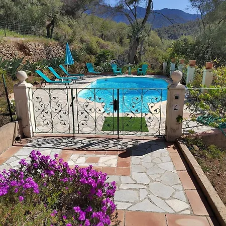 Small Chalet Serriera (Corsica)